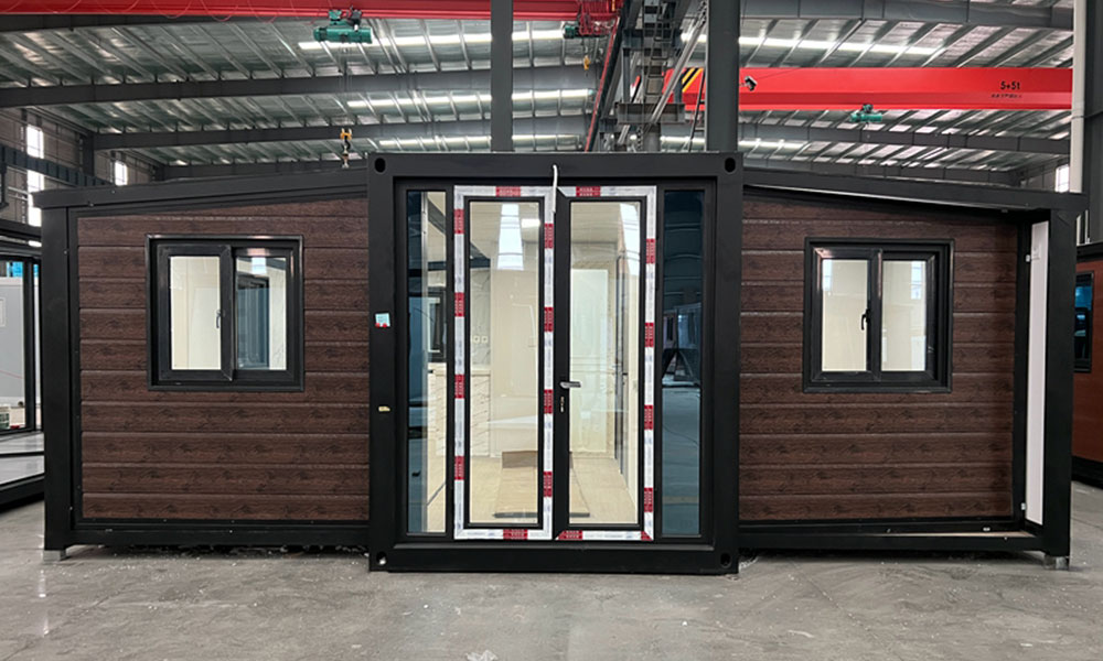 雙翼拓展房VS木屋：維護費省 90%！